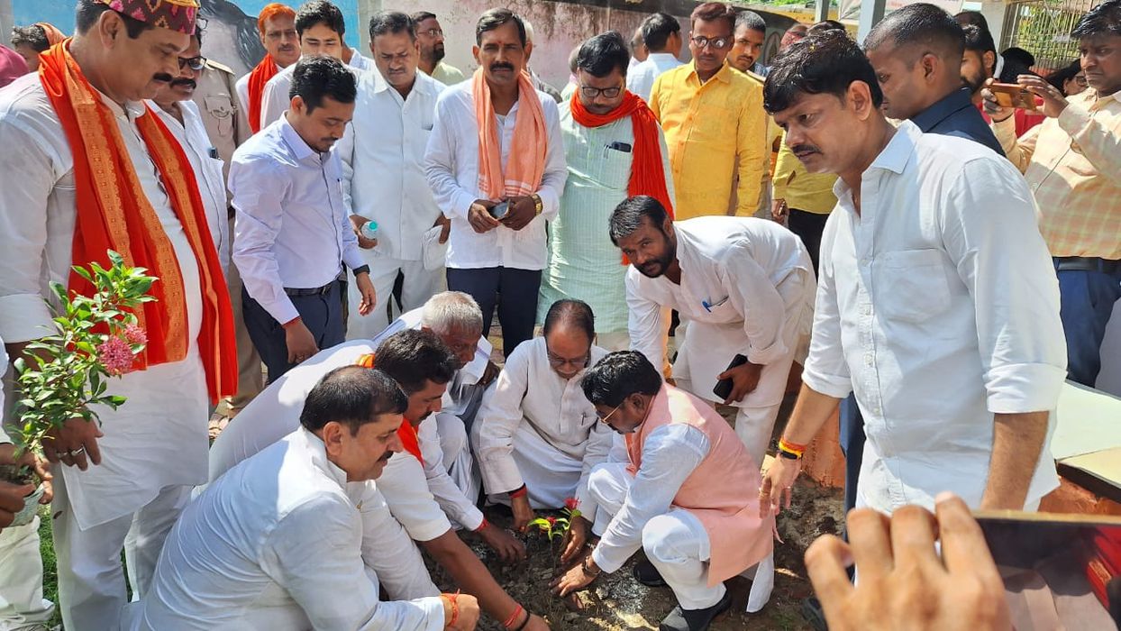 -चंदौली से प्रमुख भाजपा नेता श्री सूर्यमुनि तिवारी जी ने बताया कि 383 विधानसभा चकिया, ग्राम - भुड़कु