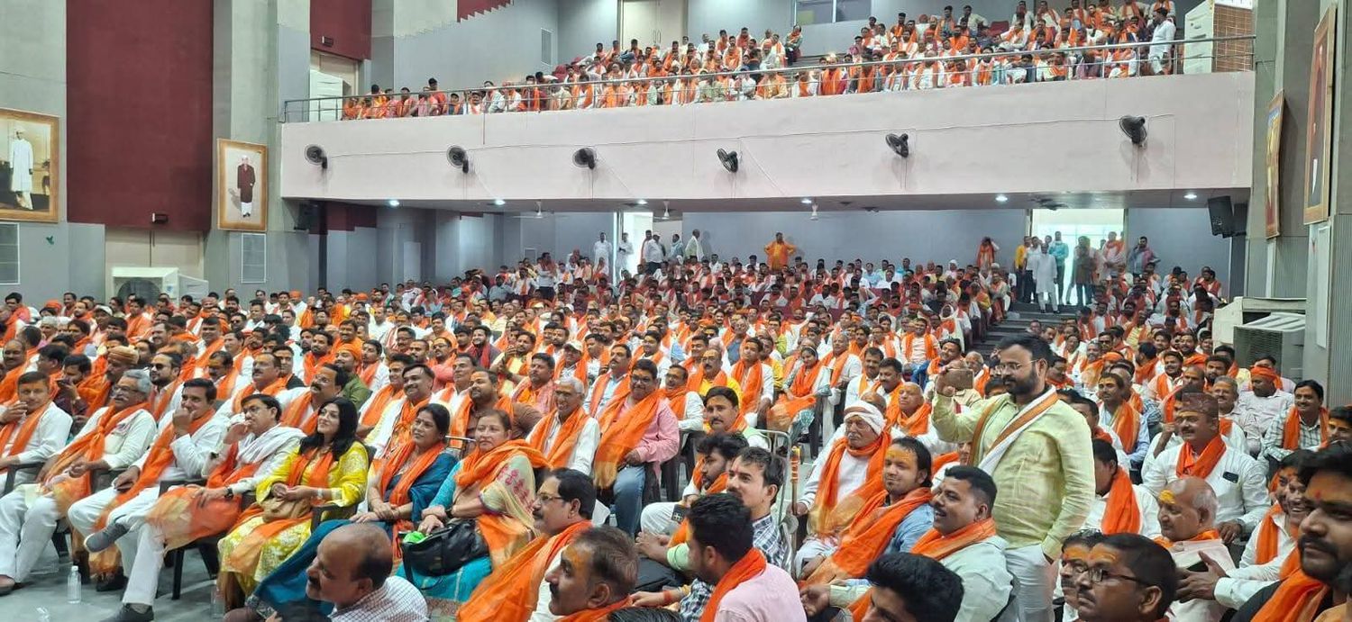 -केंद्रीय विद्यालय प्रेक्षागृह, मुगलसराय दीनदयाल नगर में ब्राह्मण समाज चंदौली द्वारा आयोजित भगवान पर