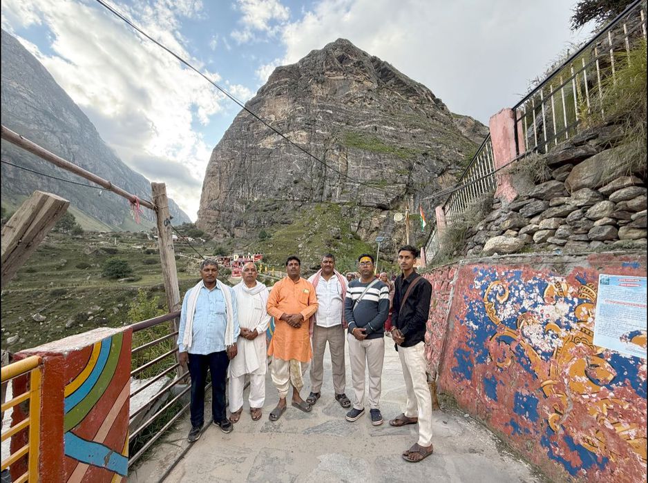 -पूर्व विधानसभा प्रत्याशी सकलडीहा के राजनेता सूर्यमुनि तिवारी जी ने बताया कि हिंदुस्तान के प्रथम गां