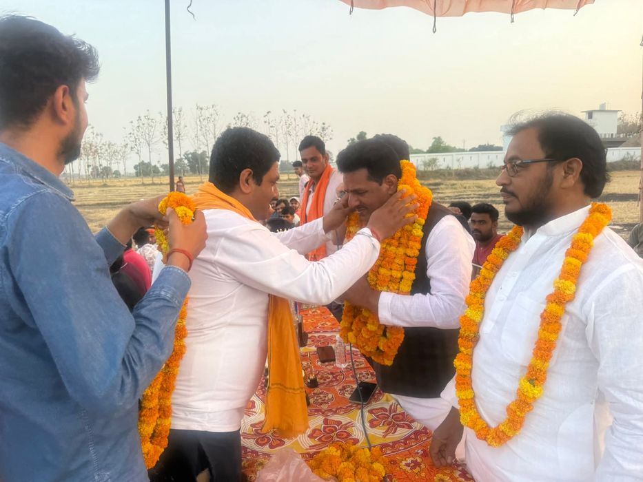 -आज विधानसभा मुगलसराय के ग्राम सभा खुरुहुंजा में आयोजित क्रिकेट प्रतियोगिता के उद्घाटन अवसर पर सूर्य