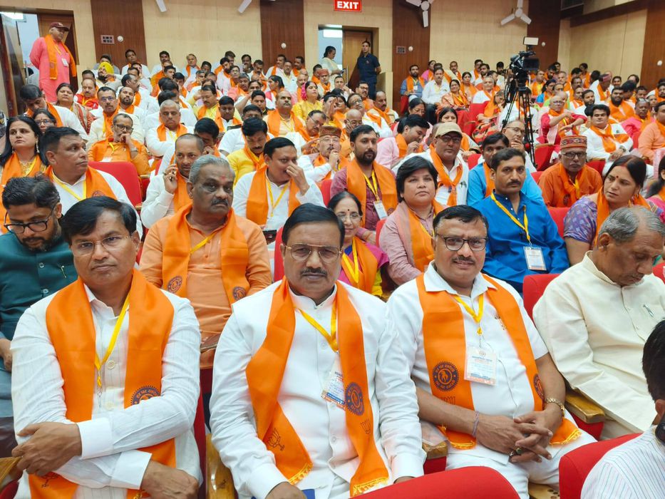 -हर घर स्वदेशी, घर-घर स्वदेशी..!! गर्व के साथ कहो मैं स्वदेशी वस्तुओं का इस्तेमाल करता हूं, मैं आत्म