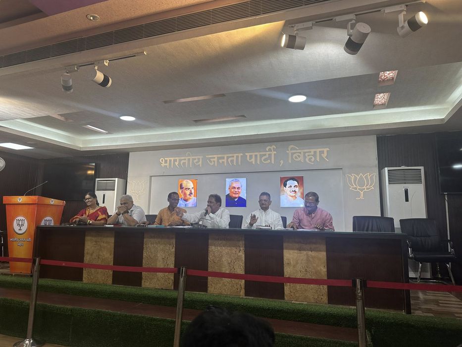 -बिहार प्रदेश के भाजपा महादलित प्रकोष्ठ के सह संयोजक सचिन राम जी ने बताया कि भाजपा प्रदेश कार्यालय स
