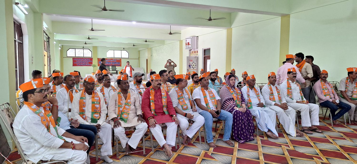 -बीते दिवस रविवार को चंदौली के पंडित दीनदयाल उपाध्याय नगर स्थित पोद्दार भवन में भाजपा कार्यकर्ताओं क