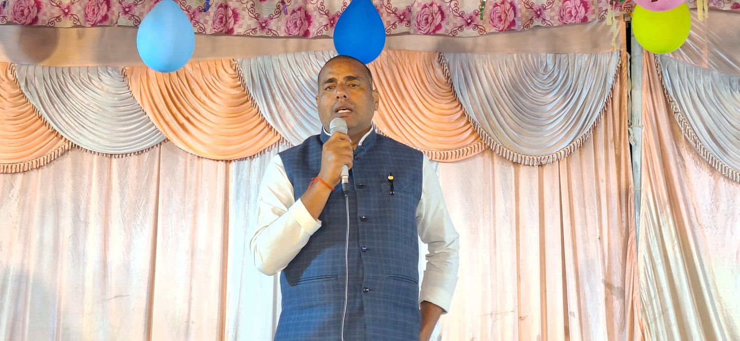 -“ऐसा चाहूँ राज मैं जहाँ मिलै सबन को अन्न. छोट बड़ो सब सम बसै, रैदास रहै प्रसन्न ..” 