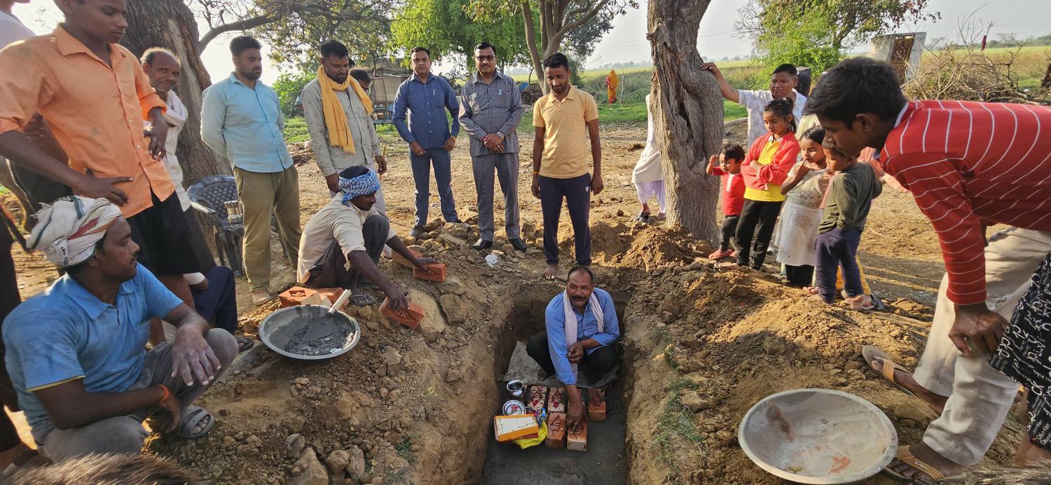-बदायूं जनपद के विकास खण्ड अम्बियापुर अंतर्गत ग्राम फकीराबाद में सामुदायिक उपयोग के लिए बनने वाले बा