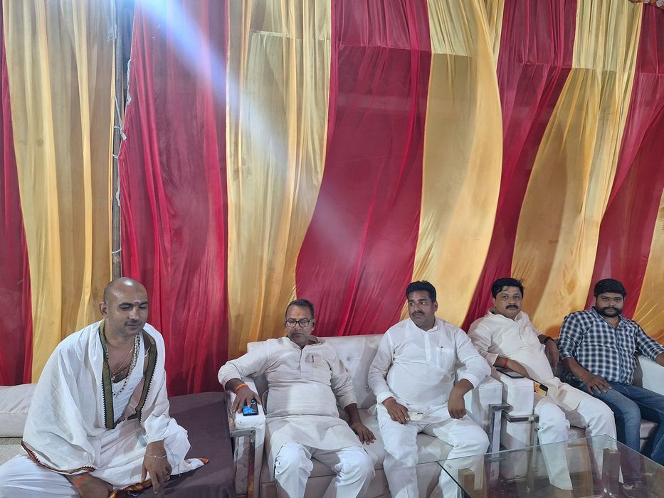 -विगत दिवस चंदौली सकलडीहा विधानसभा के ग्राम पपौरा में  जिला पंचायत सदस्य गोपाल सिंह के यहां उनकी मात