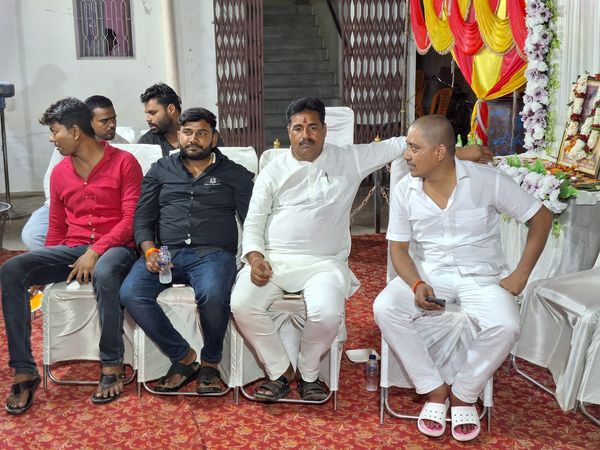 -बीते दिवस चंदौली जिला के मुगलसराय(पीडीडीयू) में पूर्व छात्रसंघ के महामंत्री एवं पीजी कॉलेज के एलबीए