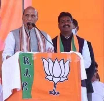 -चंदौली, उत्तर प्रदेश के जनसेवक सूर्यमुनि तिवारी जी ने बताया कि देश के यशस्वी प्रधानमंत्री मा० नरेंद