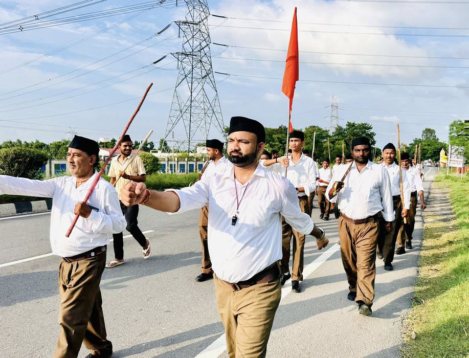 -हे जन्म भूमि भारत, हे कर्म भूमि भारत! हे वंदनीय भारत, अभिनंदनीय भारत! जीवन सुमन चढ़ाकर आराधना करेंगे