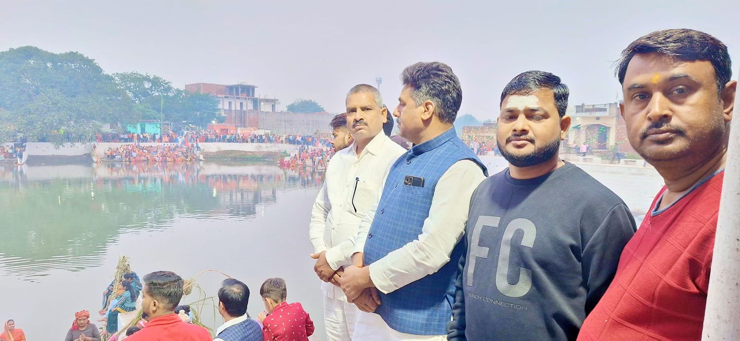 - “एहि सूर्य सहस्त्रांशो तेजोराशे जगत्पते । अनुकम्पय मां देवी गृहाणा‌र्घ्यं दिवाकर ।।“ पूर्व वि