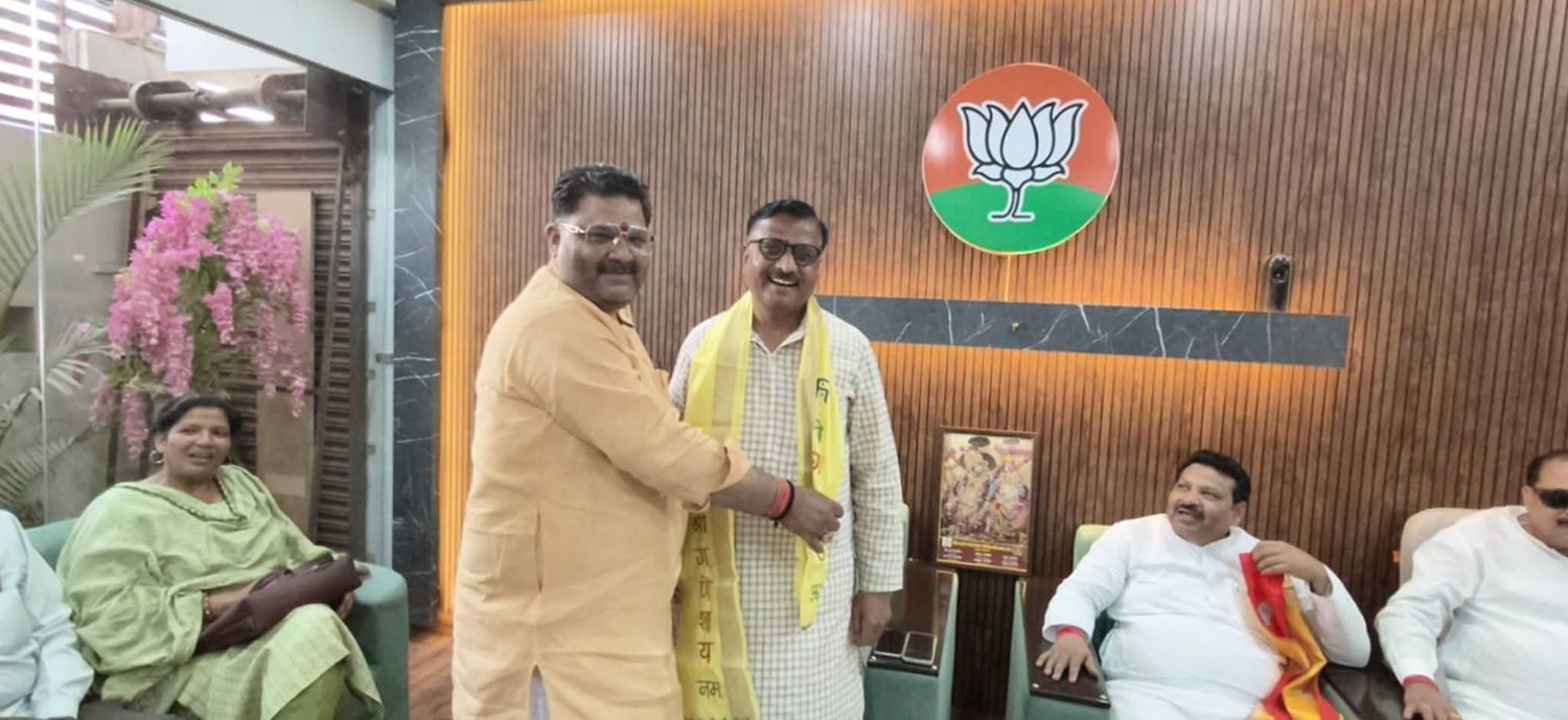 -डीपी भारती जी द्वारा भारतीय जनता पार्टी, हाथरस के निवर्तमान जिलाध्यक्ष श्री शरद माहेश्वरी जी के नवी