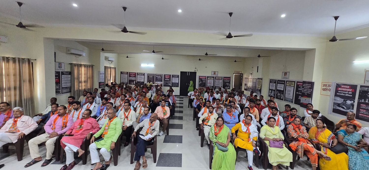 -प्रदेश मंत्री डी.पी जी ने बताया कि हाथरस भाजपा जिला कार्यालय पर जिलाध्यक्ष श्री शरद माहेश्वरी जी की