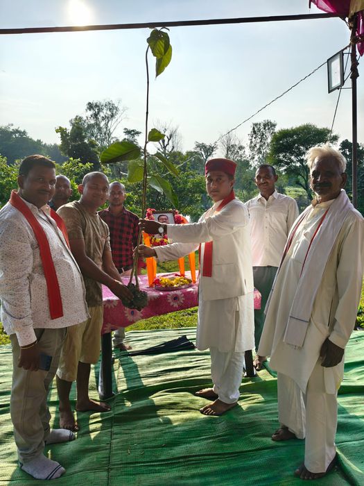 -पर्यावरण प्रहरी गुलाबचंद कुशवाहा जी ने बताया कि  पुण्यतिथि पर बरगद का पौधा लगाना बहुत ही शुभ और परो