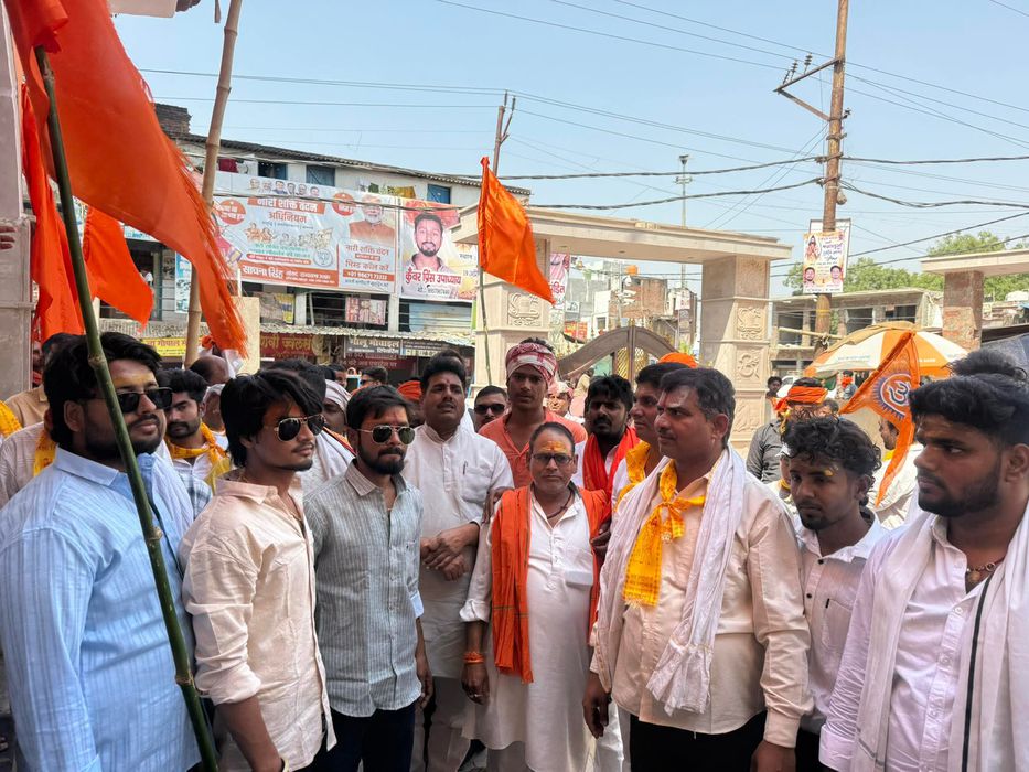 -जनपद चंदौली में भगवान परशुराम जयंती के अवसर पर आयोजित विभिन्न कार्यक्रमों में सूर्य मुनि तिवारी शाम