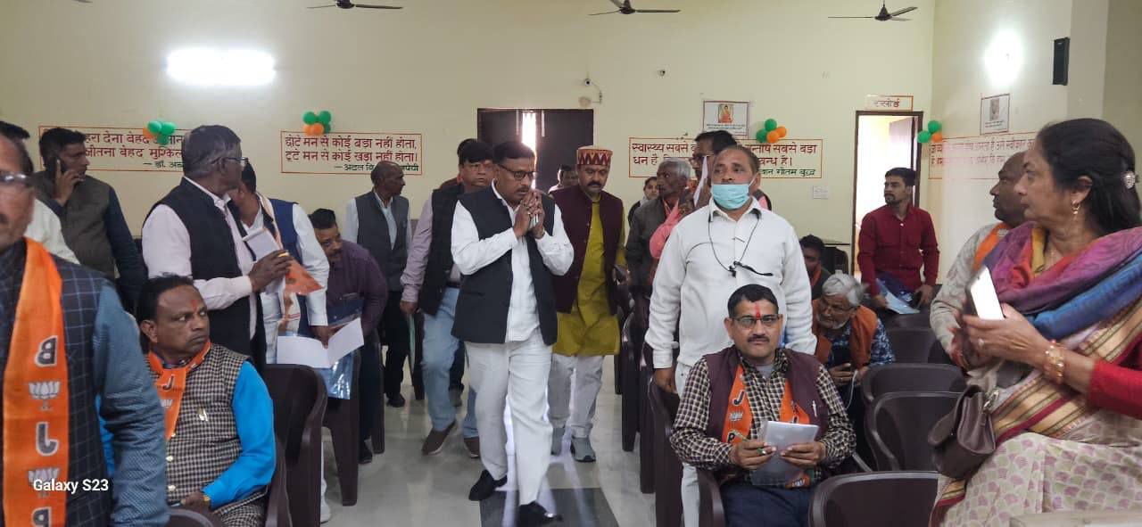 -हाथरस स्थित भाजपा जिला कार्यालय पर जिलाध्यक्ष श्री प्रेम सिंह कुशवाहा जी की अध्यक्षता में आयोजित “प