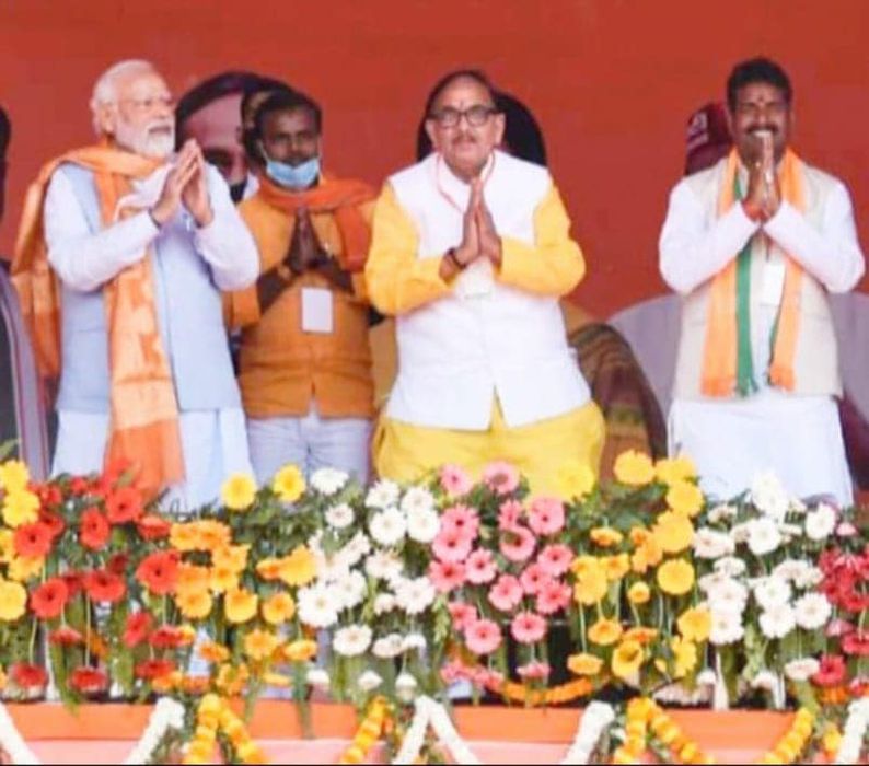 -चंदौली, उत्तर प्रदेश के जनसेवक सूर्यमुनि तिवारी जी ने बताया कि देश के यशस्वी प्रधानमंत्री मा० नरेंद