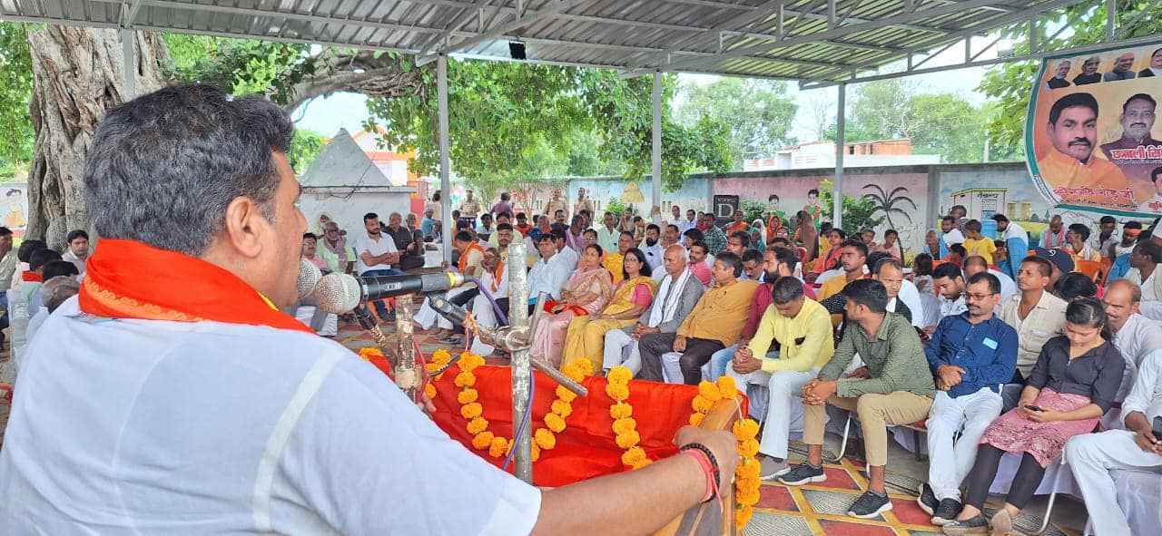 -चंदौली से प्रमुख भाजपा नेता श्री सूर्यमुनि तिवारी जी ने बताया कि 383 विधानसभा चकिया, ग्राम - भुड़कु