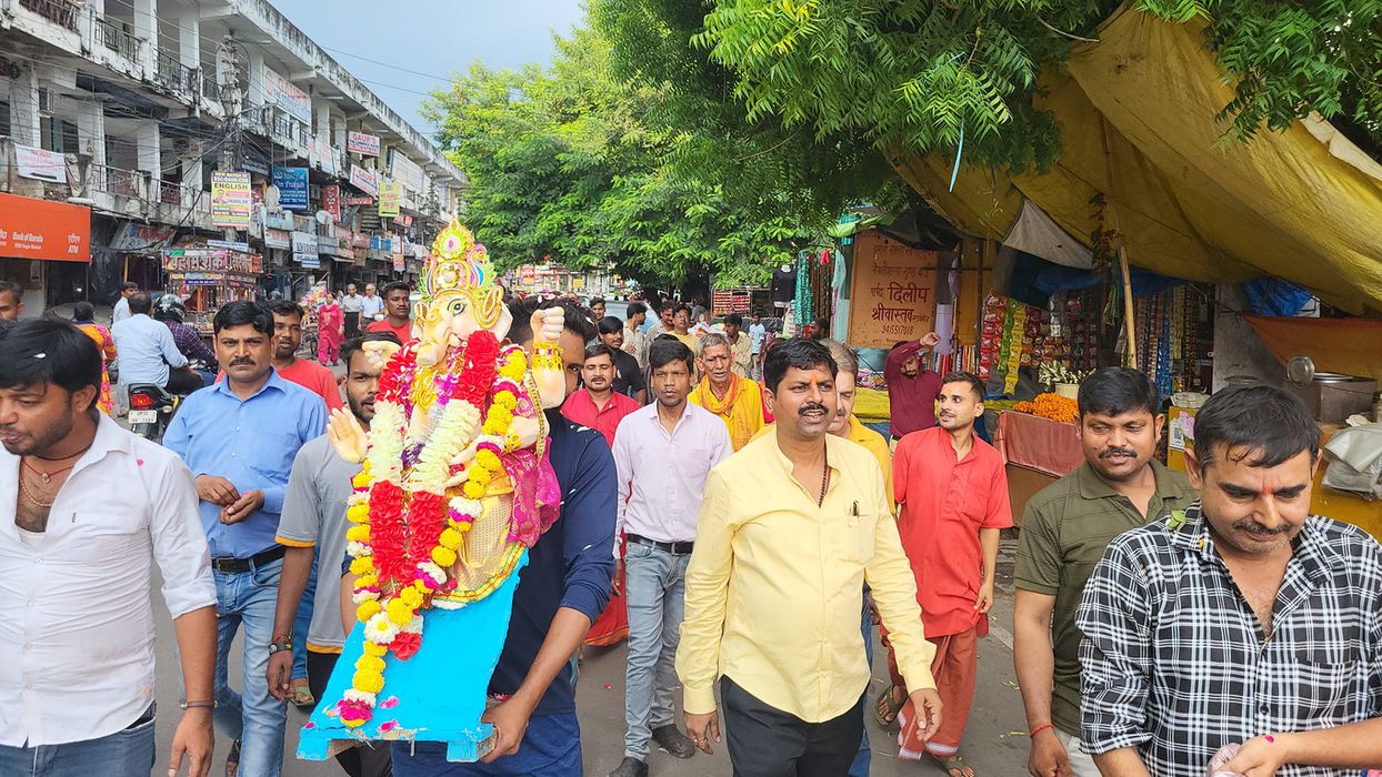 -गणपति बप्पा मोरयाश्री बाला जी शक्ति पीठ भूतनाथ इंदिरानगर लखनऊ में आज गणपति पधारे जिसमे माननीय दिलीप