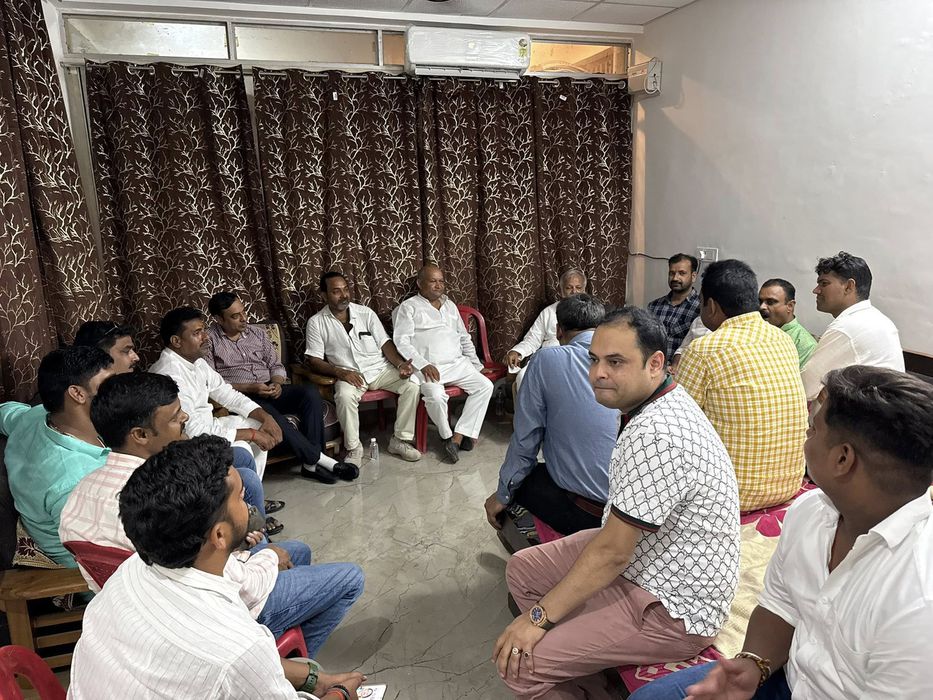 -पूर्व विधानसभा प्रत्याशी सकलडीहा के राजनेता सूर्यमुनि तिवारी जी ने बताया कि आज आलू मिल चौराहा, पंडि