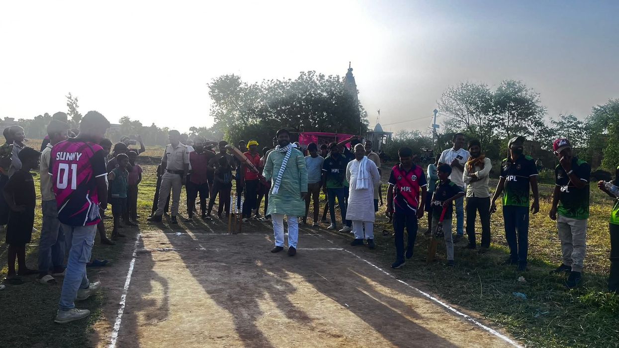 -पालीगंज प्रखंड के मेरा पतौना पंचायत अंतर्गत मदारीपुर गाँव में आयोजित क्रिकेट टूर्नामेंट “मदारीपुर प