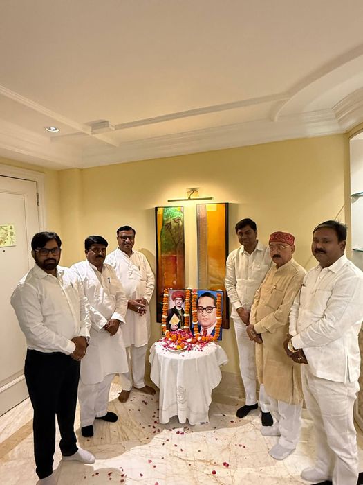 -सामाजिक परिवर्तन के अग्रदूत, महिलाओं तथा शोषित-वंचित बहुजन समाज के लिए शिक्षा के द्वार खोलने वाले औ