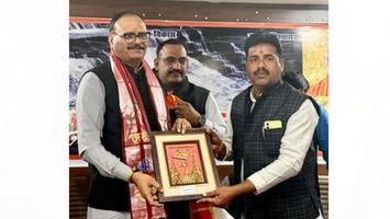 सूर्यमुनि तिवारी-  बृजेश पाठक जी को जन्मदिवस के अवसर पर  शुभकामनाएं व  बधाई दी