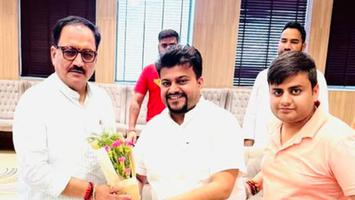 शुभम कौशिक- मार्स रिसॉर्ट, मेरठ में भाजपा दिल्ली प्रदेशाध्यक्ष श्री वीरेंद्र सचदेवा जी से हुई भेंटवार्ता, मिला मार्गदर्शन