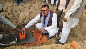 डी.पी भारती- विकास खण्ड अंबियापुर (बदायूँ) में बारात घर बाउण्ड्री बॉल के निर्माण कार्य का हुआ शिलान्यास