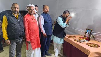 सचिन राम- सकरा में दीपक सिंह की माता के श्राद्धकर्म में शामिल होकर दी श्रधांजलि