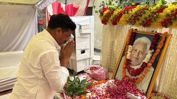 सूर्यमुनी तिवारी-  अवनीन्द्र कुमार सिंह जी के पिताश्री के तेरहवीं संस्कार में हुए सम्मिलित