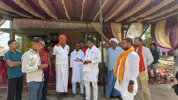 सूर्यमुनि तिवारी- विधानसभा सकलडीहा में विभिन्न परिवारों से मिलकर  व्यक्त की शोक संवेदना