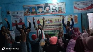 कलम छोड़ नशे की ओर बढ़ते बच्चे: बांदा में गुलाबचंद कुशवाहा का समाज को आत्ममंथन का संदेश