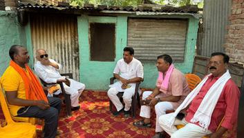 सूर्यमुनि तिवारी- नियामताबाद दक्षिणी के मंडल अध्यक्ष श्री गंगाराम साहनी जी के पिता जी के निधन पर पहुंचकर प्रकट किया दुःख
