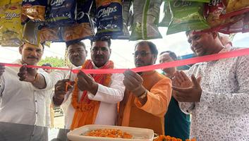 सूर्यमुनि तिवारी- पं. दीनदयाल उपाध्याय नगर रेलवे स्टेशन पर मल्टी पर्पस स्टॉल का  किया उद्घाटन