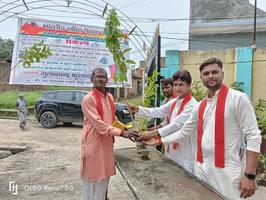 गुलाबचंद्र कुशवाहा- भगवती मानव कल्याण संगठन की महाआरती में संगठन के समस्त गुरु भाई बहनों को एक-एक पौधे का किया वितरण