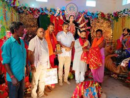 माता के पंडाल में सचिन राम जी उपस्थित होकर मां दुर्गा पूजा आयोजको को किया सम्मानित
