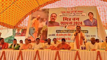 सूर्यमुनि तिवारी- चकिया के लतीफशाह में  "मित्र वन स्थापना 2024" एक पेड़ मां के नाम कार्यक्रम का हुआ आयोजन