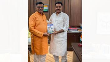 डी.पी भारती-माननीय असीम अरुण जी से हुई शिष्टाचार भेंट