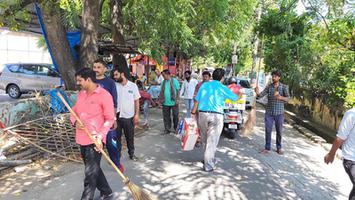 दिलीप श्रीवास्तव- इंदिरा नगर लखनऊ में स्वच्छता अभियान में ली सहभागिता