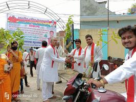 गुलाबचंद्र कुशवाहा- भगवती मानव कल्याण संगठन की महाआरती में संगठन के समस्त गुरु भाई बहनों को एक-एक पौधे का किया वितरण