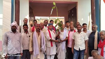गुलाबचंद्र कुशवाहा- पुण्यतिथि पर पर्यावरण प्रहरी ने लगाए  देव वृक्ष, बरगद, कदंब का पौधा