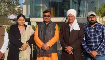 डी.पी.भारती- चंडीगढ़ कार्यक्रम के उपरांत पार्टी पदाधिकारियों व कार्यकर्ताओं के साथ किया सामूहिक भोजन