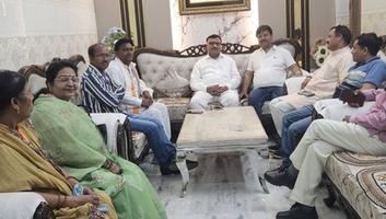 डी.पी भारती- पुरदिलनगर में चेयरमैन हर्ष कांत कुशवाहा से  की आत्मीय भेंट