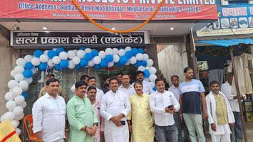 सूर्यमुनि तिवारी-  चंदौली के रेमा मोड़, गोधना में एसएमबी  इंफ्रा प्रोजेक्ट्स प्राइवेट लिमिटेड संस्थान के  उद्घाटन कार्यक्रम में हुए शामिल