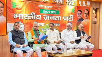सूर्यमुनि तिवारी- मध्य प्रदेश के सतना जिले की समस्त विधानसभाओं के संयोजकों की बैठक