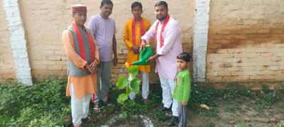 वृक्षारोपण अभियान के तहत जनपद वासियों से अपने घरों में एक पेड़ लगाने की करी अपील