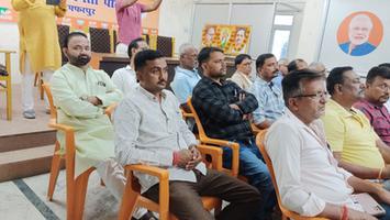 सचिन राम- प्रधानमंत्री श्री नरेंद्र मोदी जी की मन की बात को जिला कार्यालय में सभी कार्यकर्ताओं के साथ बैठकर सुना.