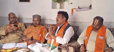 सूर्यमुनि तिवारी- मध्य प्रदेश सतना विधानसभा के मण्डल अटल बिहारी वाजपेई के भिन्न-भिन्न वार्डो में जाकर भाजपा सरकार बनाने का किया आग्रह