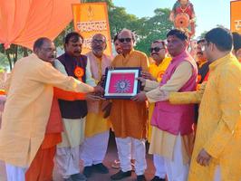 सूर्य नारायण जी की प्रथम किरण को हजारों लोगों द्वारा कुड़िया घाट पर मां गोमती में अर्घ्य देकर हिन्दू नववर्ष का किया स्वागत
