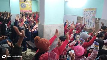 कलम छोड़ नशे की ओर बढ़ते बच्चे: बांदा में गुलाबचंद कुशवाहा का समाज को आत्ममंथन का संदेश